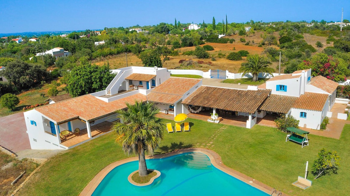 Olhao Cottage | Old cottage, expanded and modernized, with large swimming pool and large garden