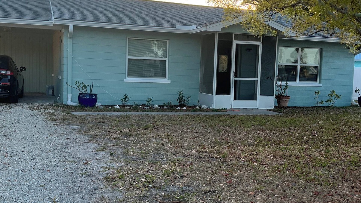Englewood House | Old Englewood 2 bed/1 bath Beach Cottage.