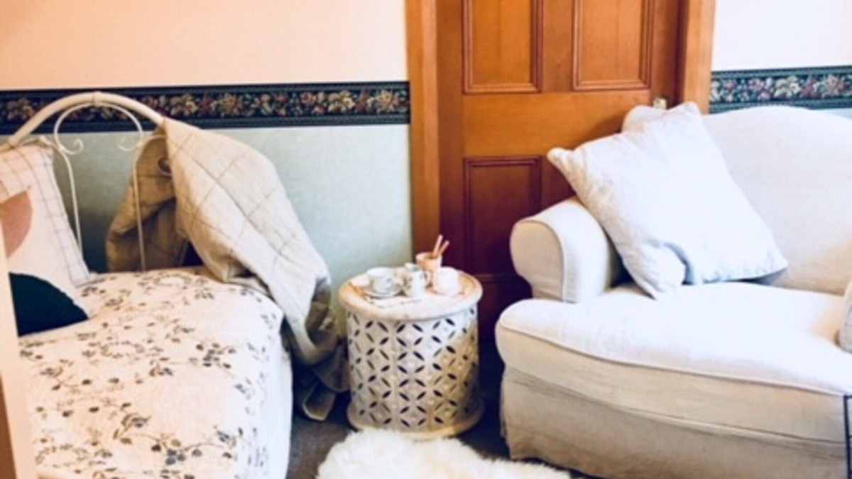 Wellington Cottage | Old Farmer’s cottage Villa in the Bay - A Cozy, Relaxing Getaway