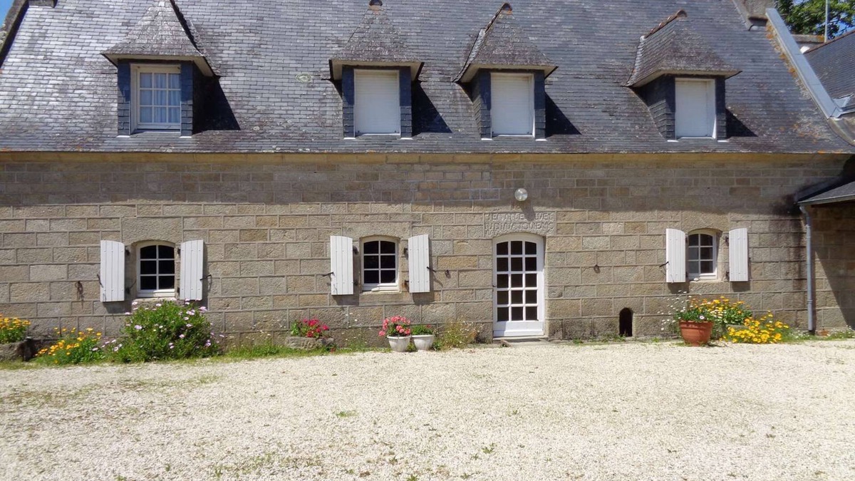 Plobannalec-Lesconil House | Old farmhouse with garden, close to the sea.