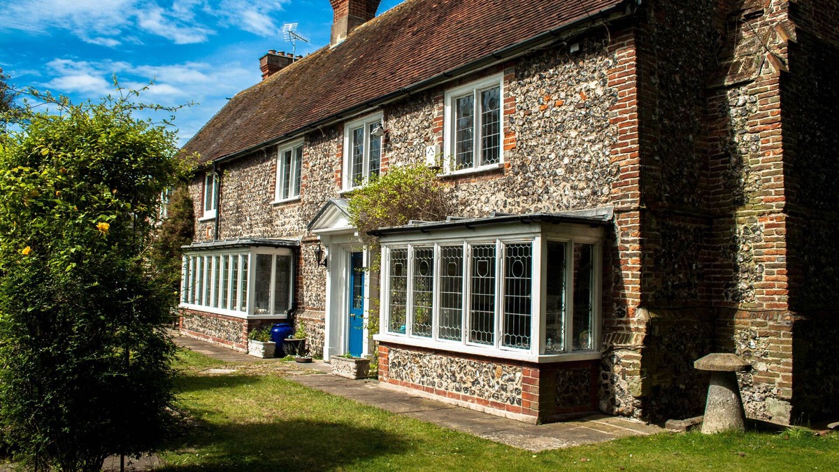Littlehampton House | Old farmhouse in village centre, close to beach - sleeps 8-10