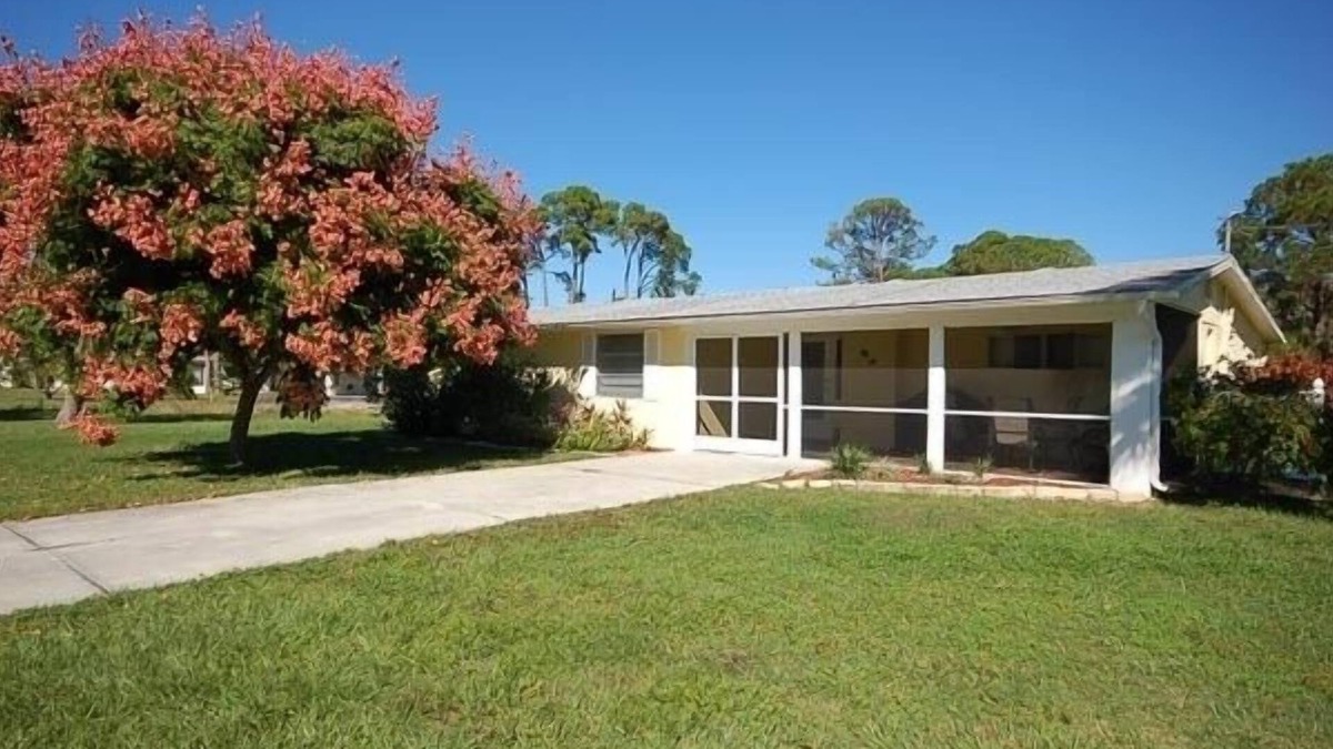 Englewood Cottage | Old Florida Charm, quiet, close to beach and boat launch.