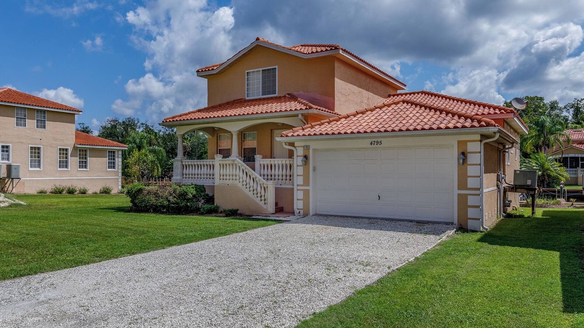 Homosassa House | Old Homosassa Waterfront Luxury Living w/boat slip, private ramp and sleeps 10