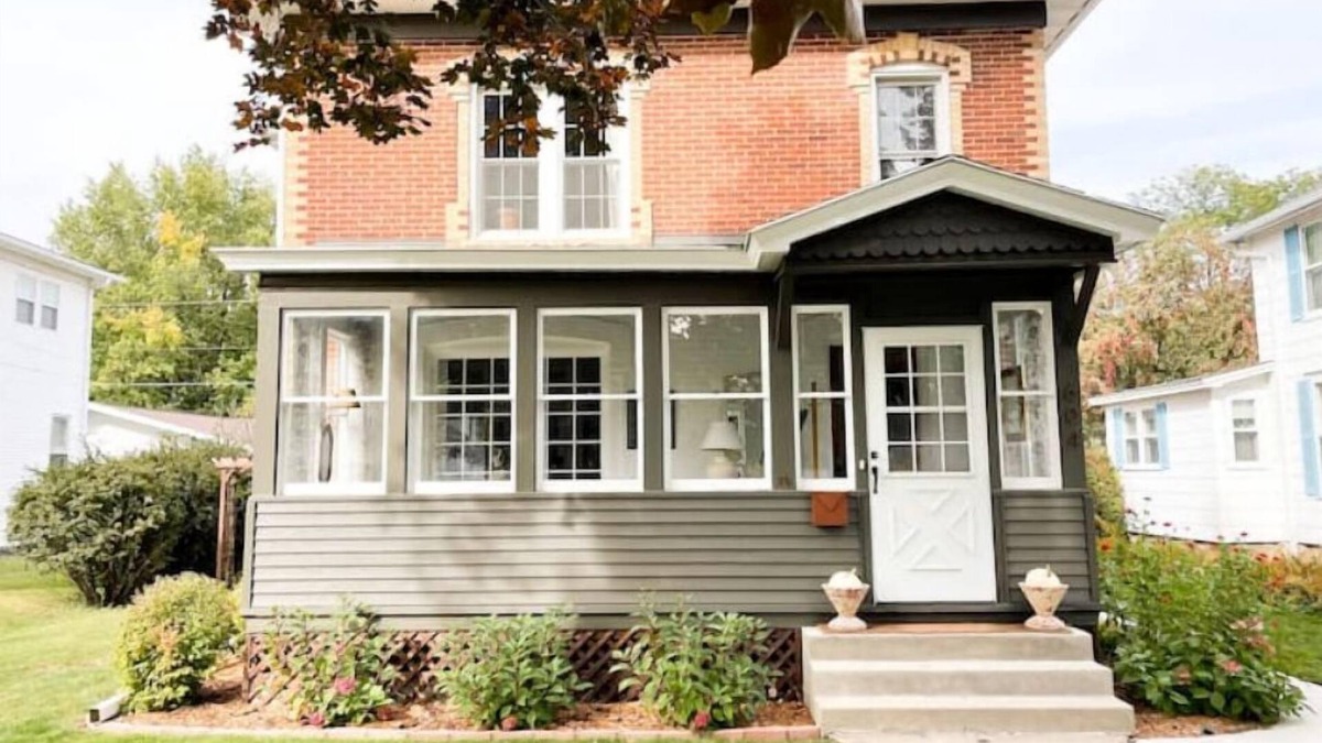 Decorah House | Old Reliable Historic Brick Housen