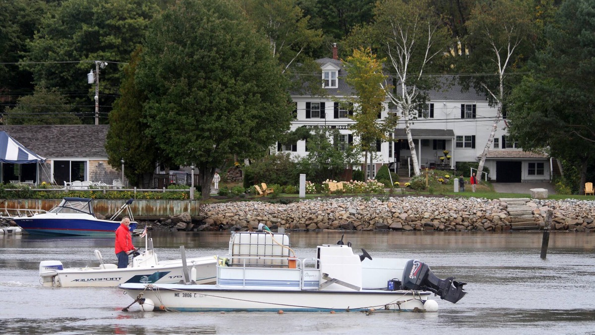 Kennebunkport House | "Old River House", FAMOUS HISTORIC ELEGANCE. Waterfront/Crashing Ocean Sounds