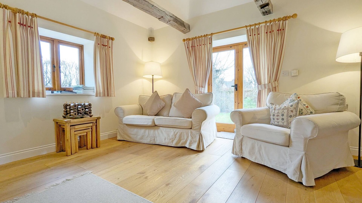 East Lavant Cottage | Old Root House, Lavant - a barn conversion that sleeps 6 guests in 3 bedrooms