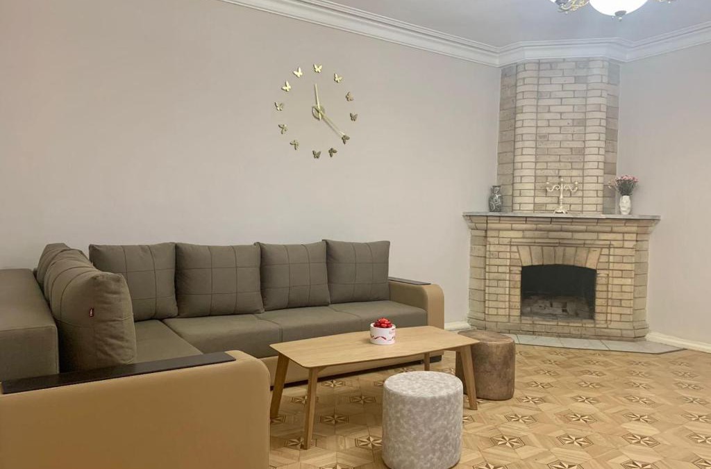 Kentron Apartment | Old Style Armenian House