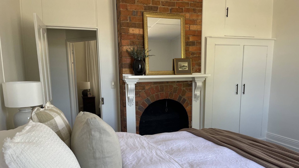 Maffra House | Old Sunny Lodge Maffra - 100 Year Old Victorian Home With Character And Charm