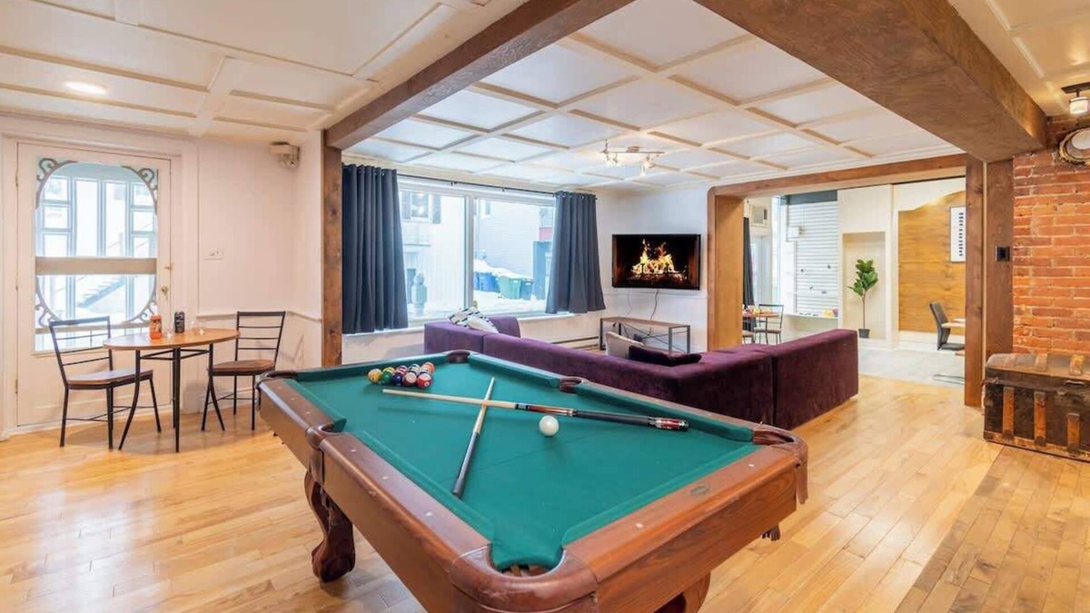 Ste Anne de Beaupre House | Old-Time Charm | 12 Guests | Billiards & Hot Tub