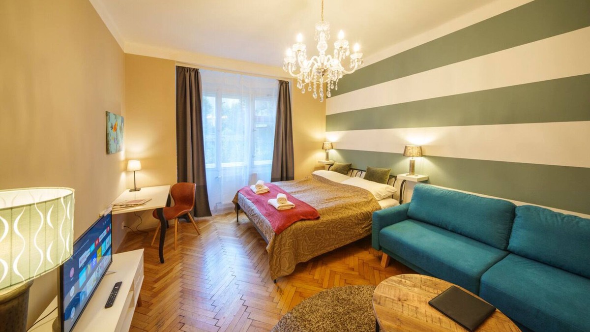 Stare Mesto Apartment | OLD TOWN - 3 ROOM BALCONY DLOUHA max 6 pers