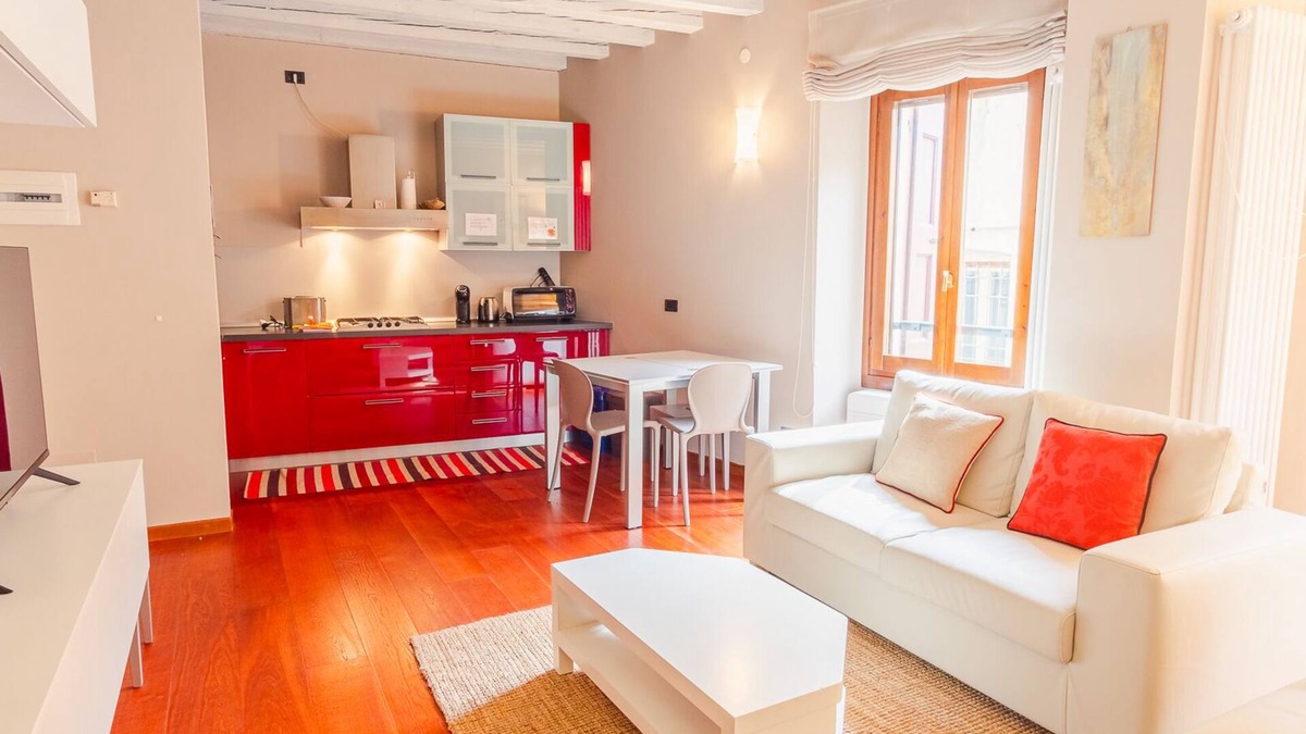 Desenzano del Garda City Centre Apartment | Old Town Alley - Two Bedroom Apartment, Sleeps 4