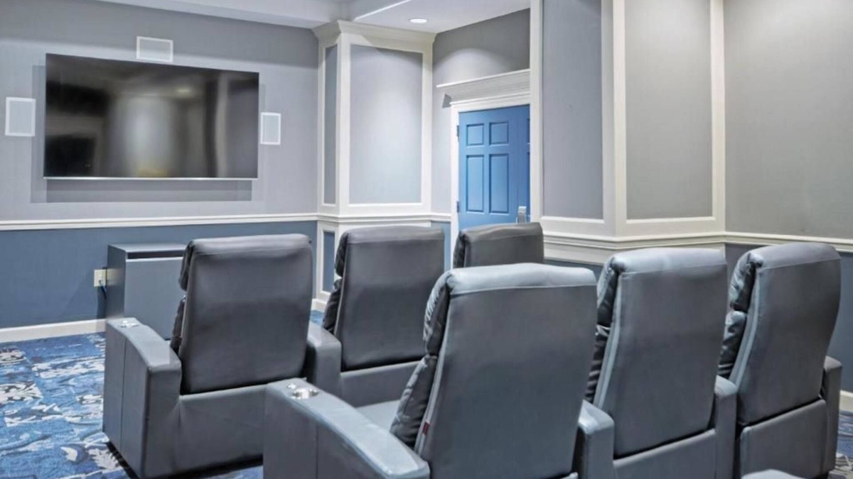 Old Town Alexandria Hotel | Old Town Alexandria 1 Bedroom Suite!