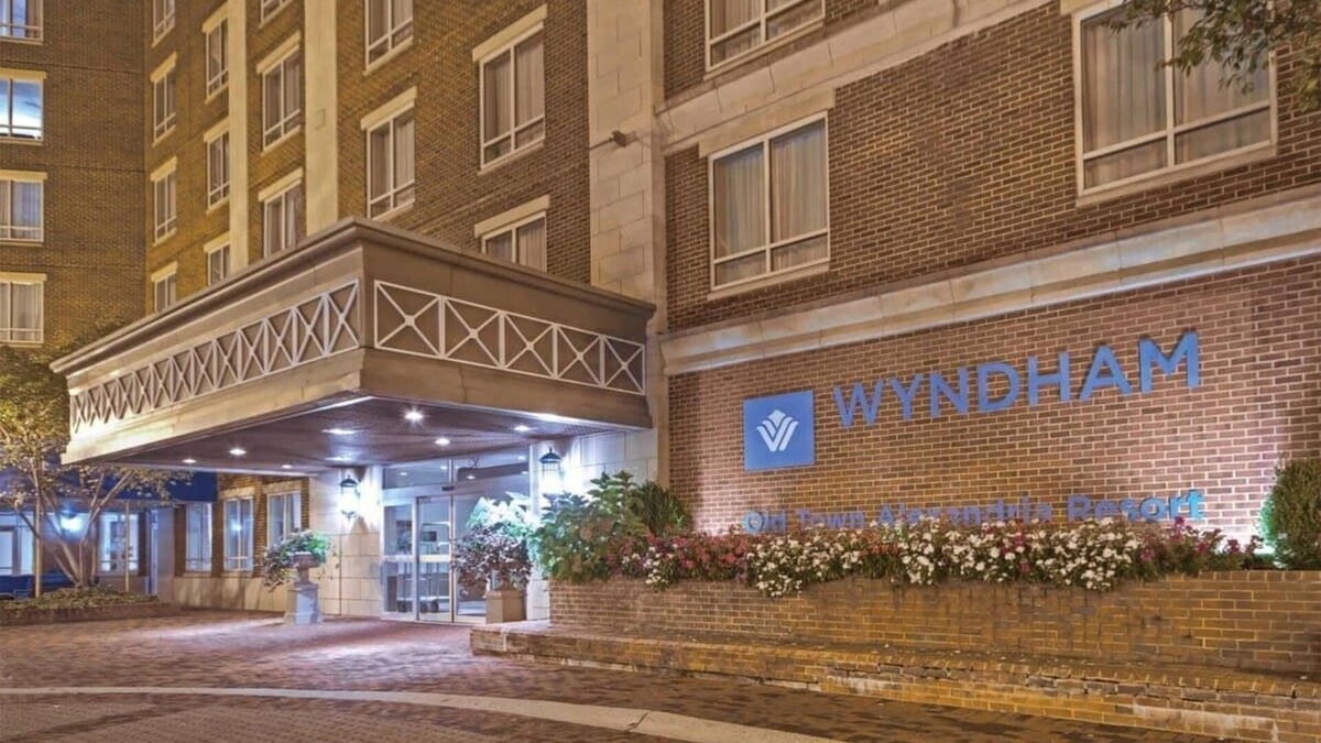 Old Town West Condo | Old Town Alexandria|2BR/2BA King Bed Suite