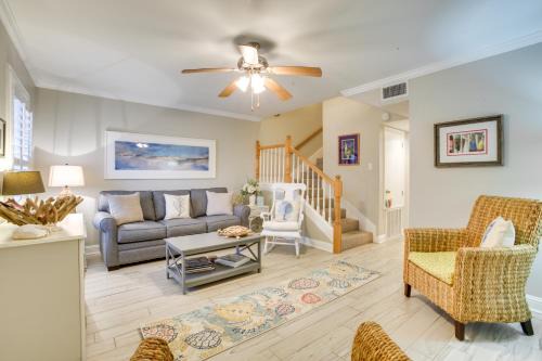 Old Town House | Old Town Bay St Louis Townhome Walk to Beach