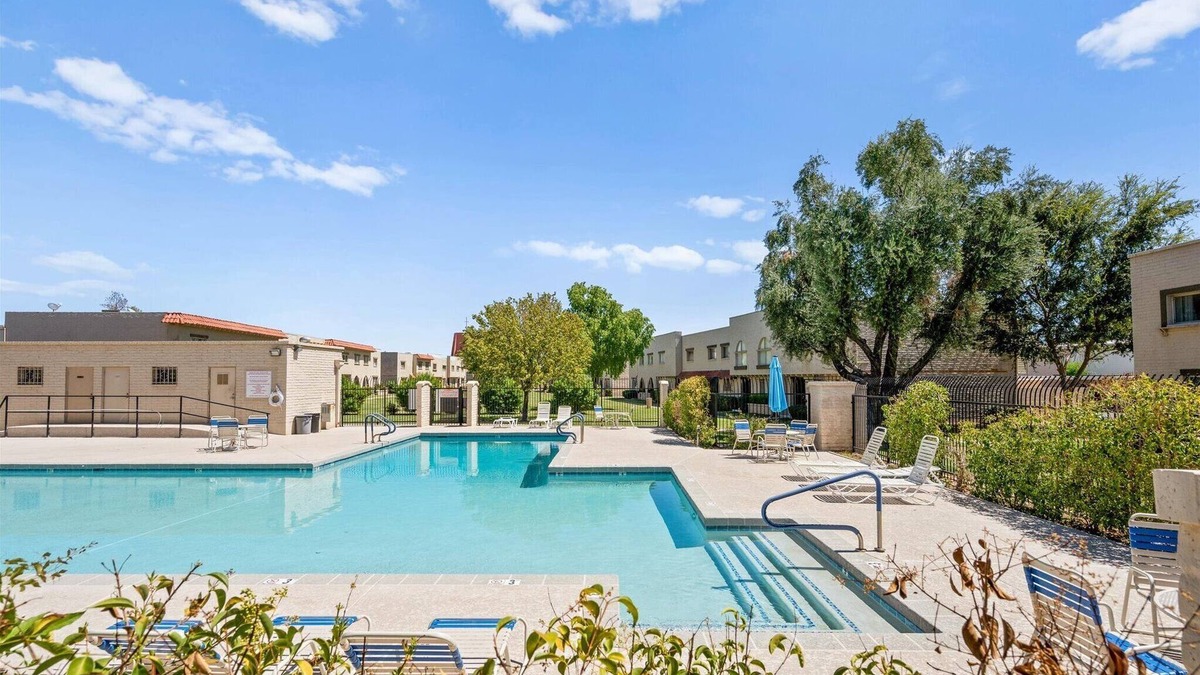 Casa Granada Townhouses House | Old Town Elegance by Rebl|BBQ|AC|Dog OK