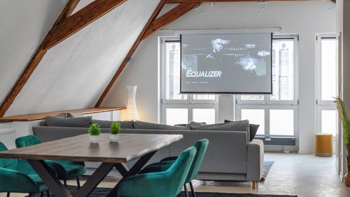 Sudost Old Town Apartment | Old town loft | parking lot | home cinema