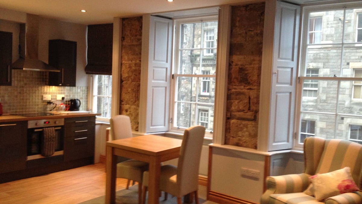 Old Town Apartment | Old Town Royal Mile 2 Bedroom 2 Bathroom sleeps 5