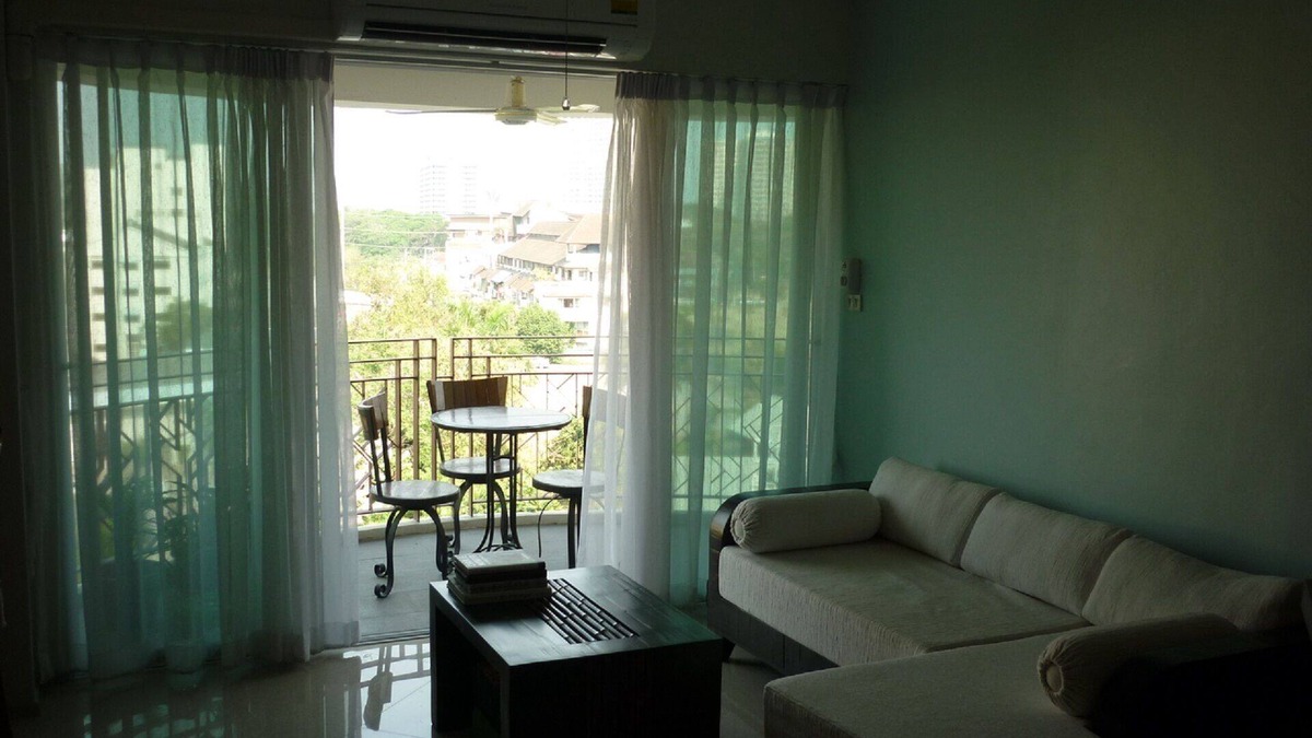 Chang Khlan Condo | Old town suite, large balcony and a view (6 floor)
