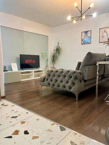 Targoviste Apartment | Old Town View - Ultra Central Apartment - Free Parking