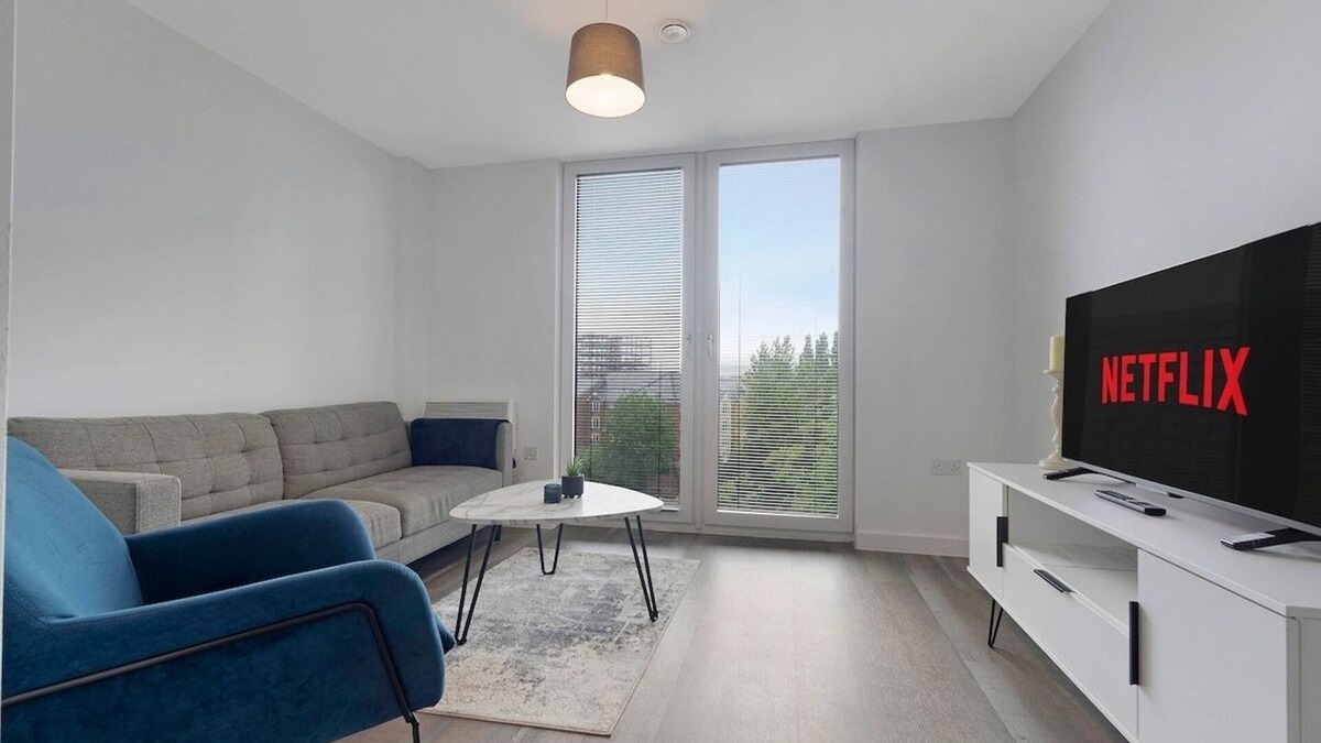 Old Trafford Apartment | Old Trafford Perfect for Small Groups FREE Parking