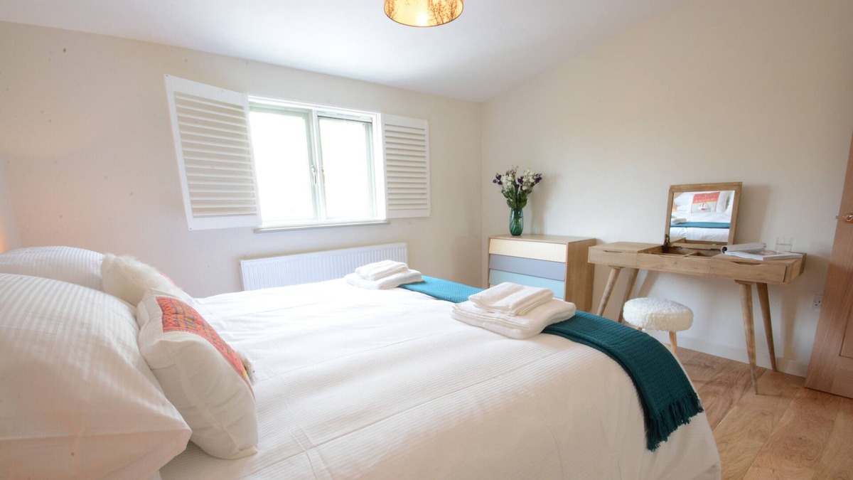 Halesworth Cottage | OLD TROUT, UBBESTON, pet friendly, with pool in Laxfield