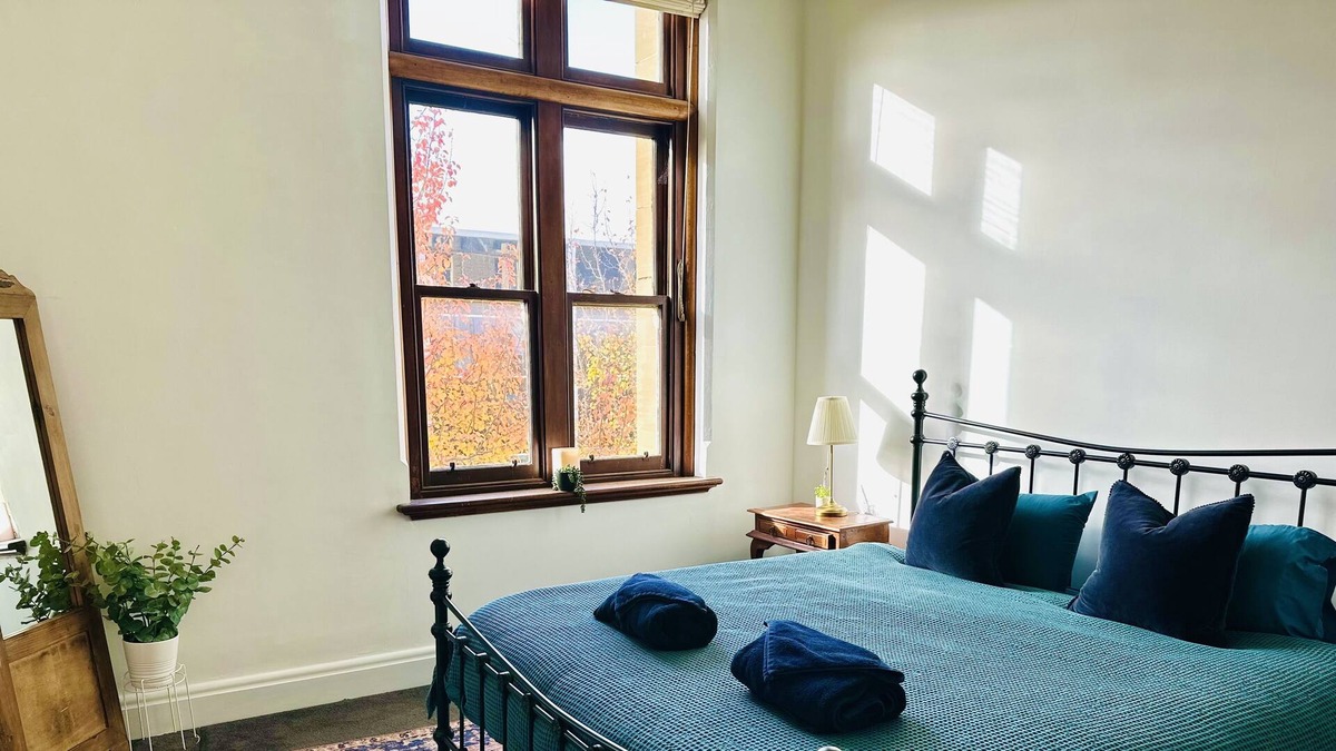 Wendouree Apartment | Old World Charm, Self Contained Unique Monastery Stay