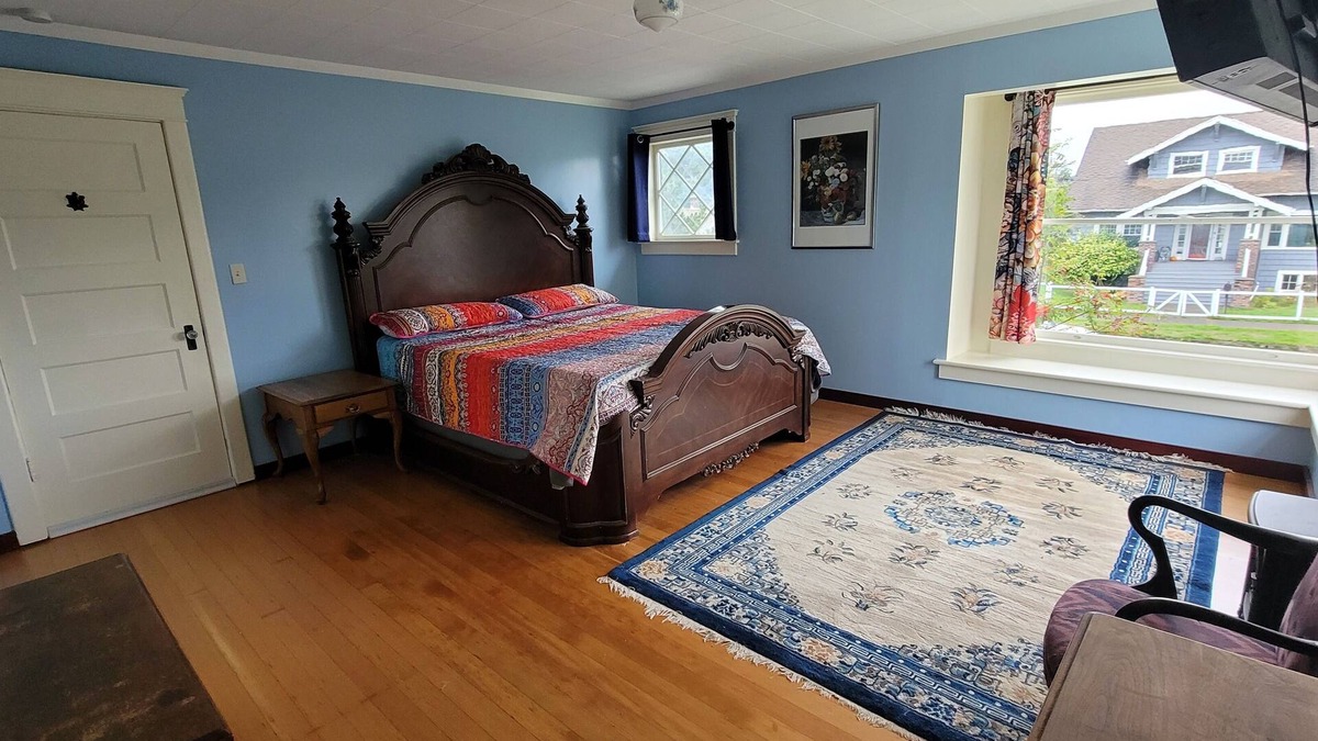 Aberdeen House | Old World Charm. Stately historical mansion.
