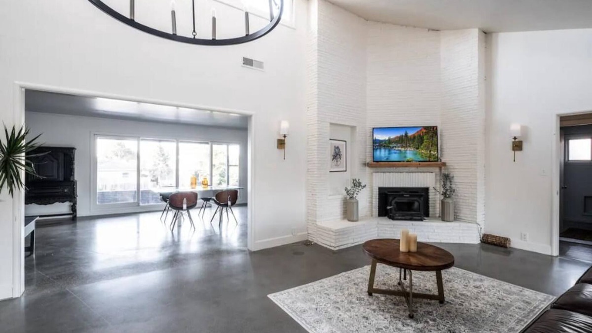 Stockton House | Old World Charm W/Dry Sauna & Water Front Dock