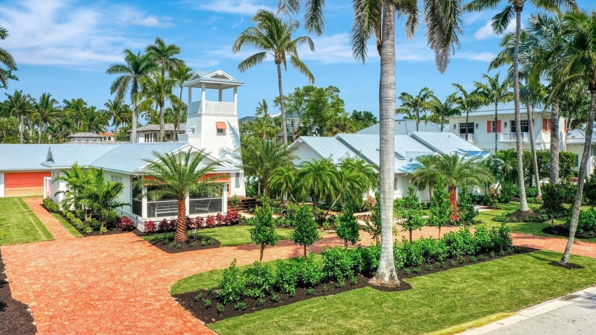 Old Naples House | Olde Naples - William Raveis Rentals