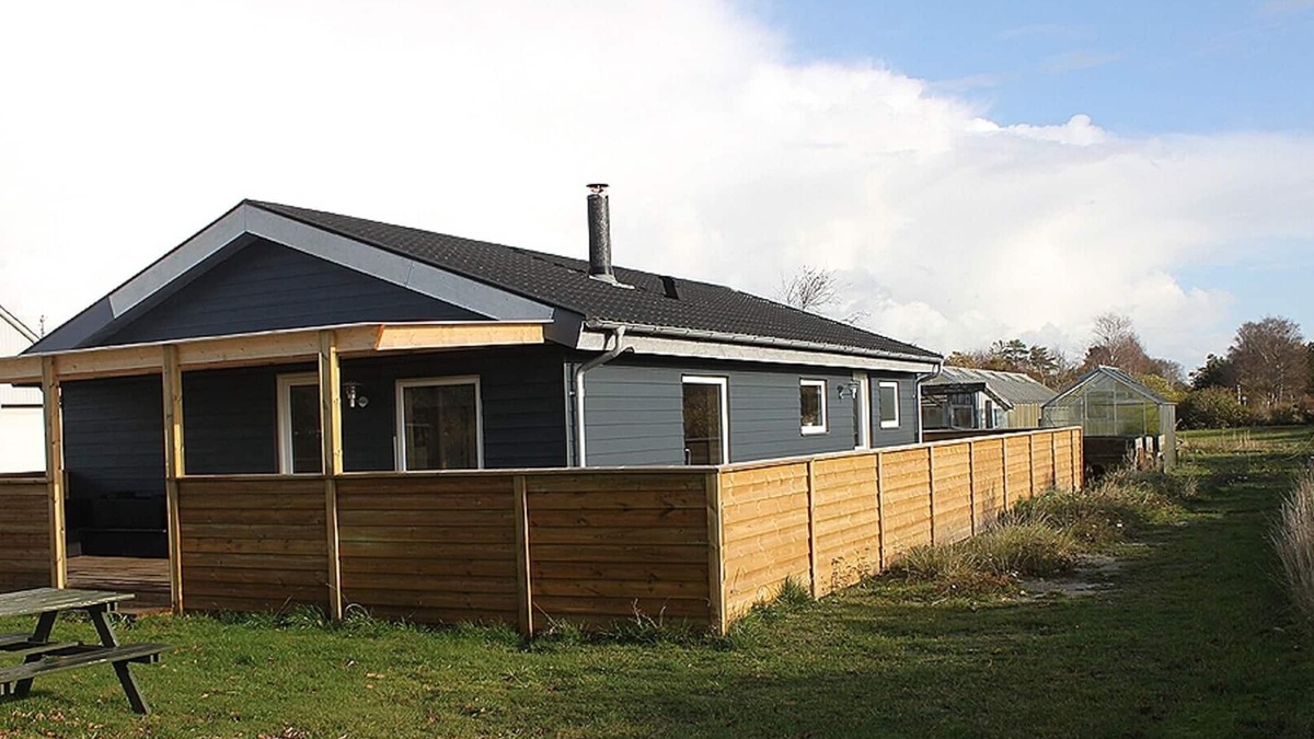 Bratten Strand House | Older renovated and well equipped holiday home near the beach