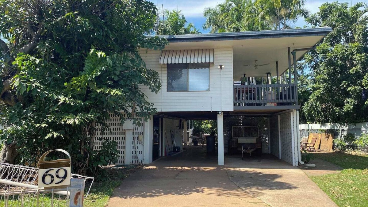 Rapid Creek House | Older typical darwin house 2 story - A/C and Fans to suit darwin climate - plenty or Ground level area to relax and give feelings of openness - Inground Spa to relax and entertain out back of pathed area