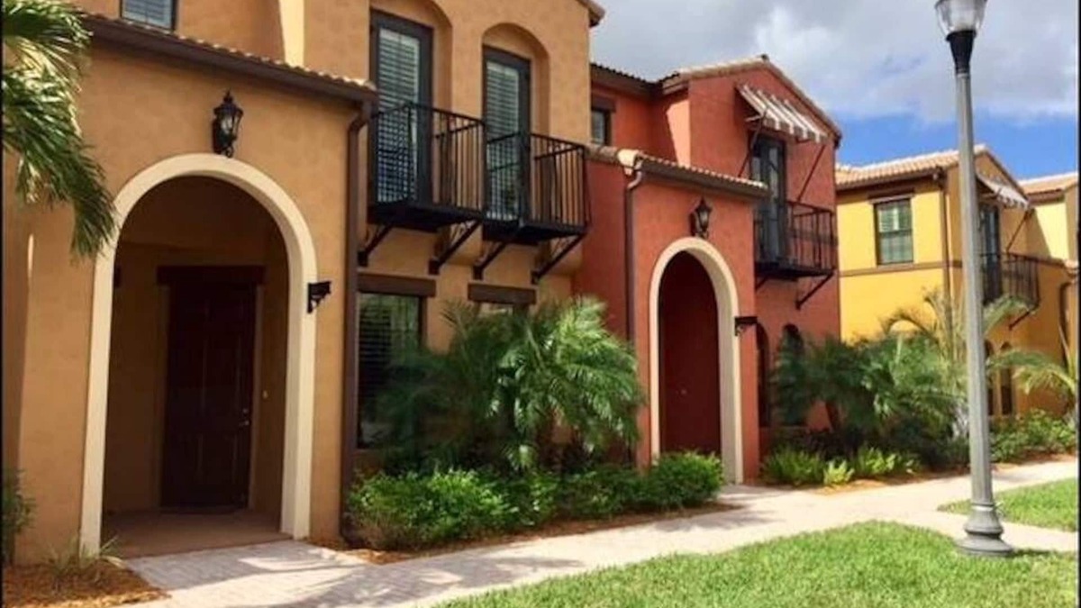 Ole Condo | OLE AT LELY RESORT - BEAUTIFULLY FURNISHED - 3 BEDS 2.5 BATHS- POOL - GARAGE
