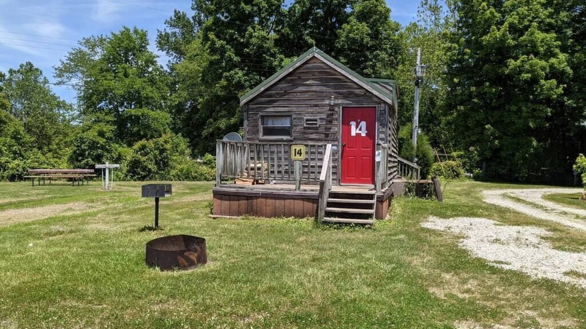 Helmsburg Cabin | "Ole Pete" Tiny Home Cabin #14 | Pet Friendly