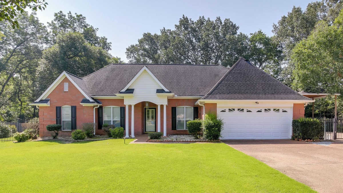 Olive Branch House | Olive Branch Getaway w/ Deck & Charcoal Grill!
