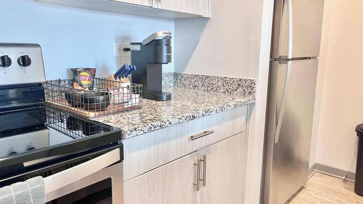 Speedway Apartment | Oliver Capital- Chic, Relaxing Suite