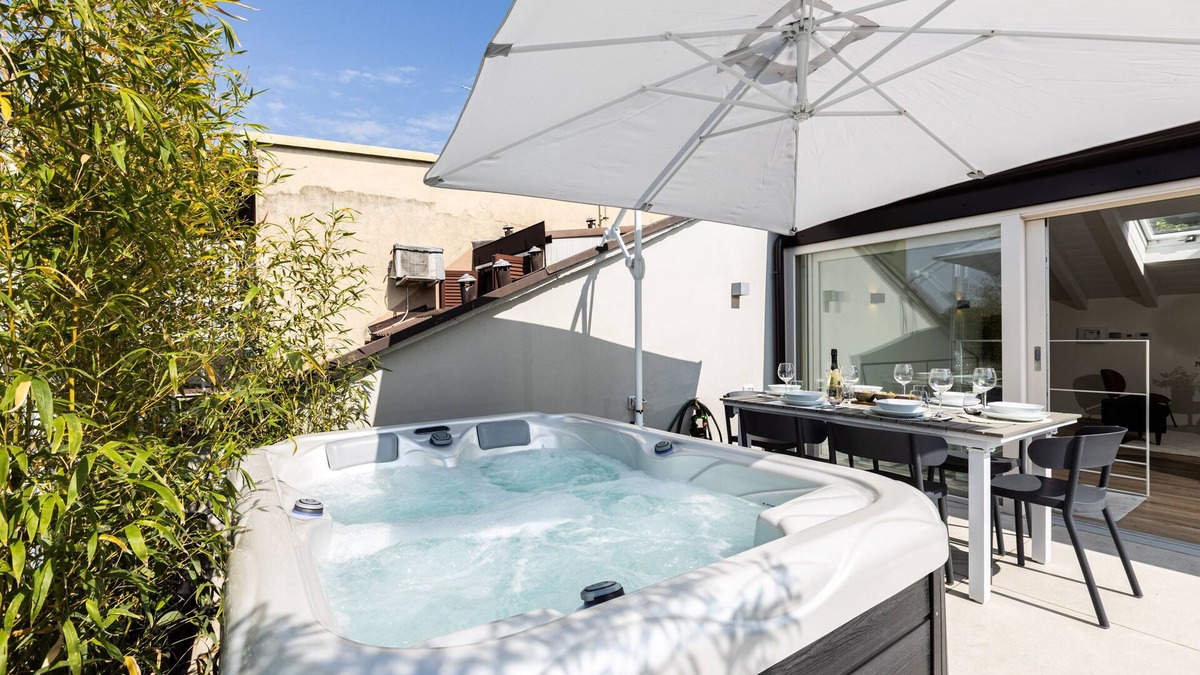 Zona Lancetti House | *Olivo Villa*with private terrace & Jacuzzi+3Beds!