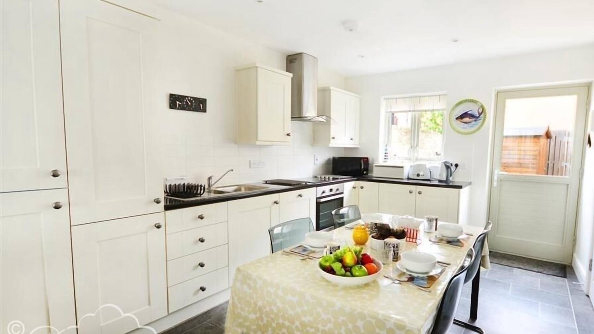 Portland Cottage | OLYMPIC COTTAGE, pet friendly, with a garden in Fortuneswell