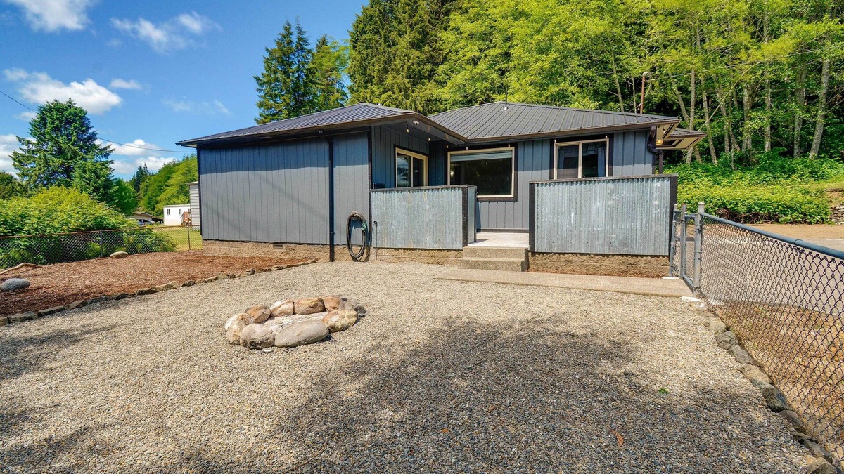 Sekiu House | Olympic Peninsula Vacation Rental: 1 Mi to Water