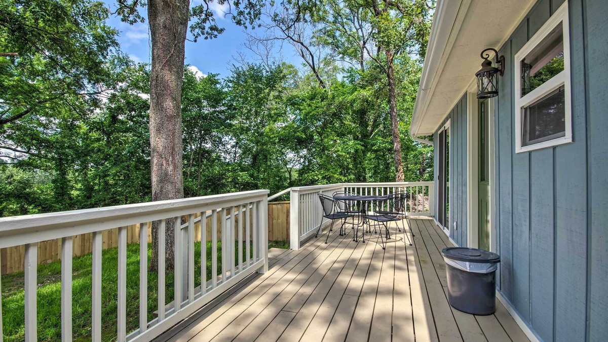 Omaha Condo | Omaha Apartment w/Yard - 15 Miles to Branson