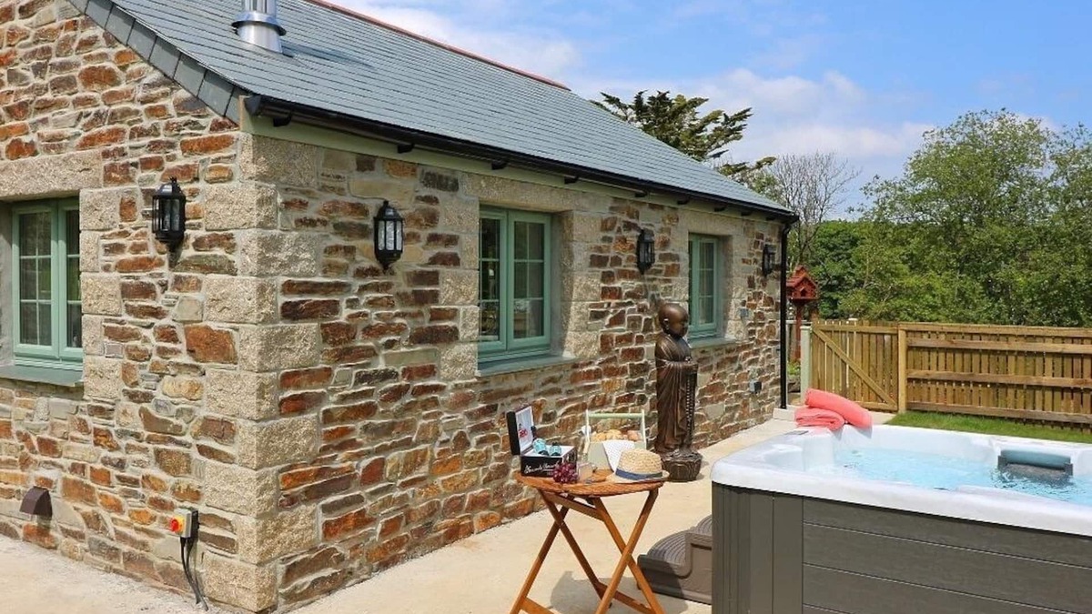 Truro Cottage | OMALAST, pet friendly, character holiday cottage in Truro