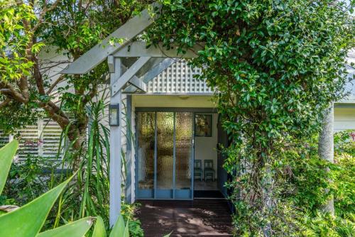 Port Macquarie House | Omanu - family home with pool