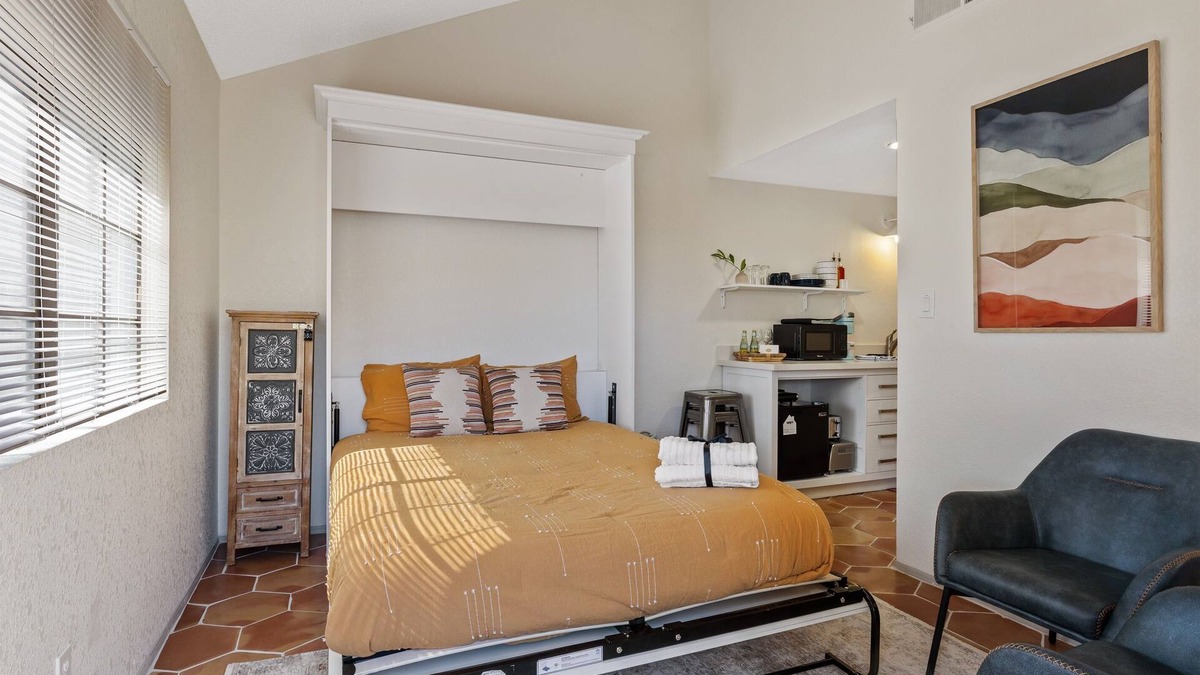 Chandler House | On A Lake | Great Amenities | Near Downtown