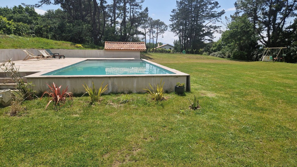 Arcangues House | On an exceptional plot of land, recently built house ideally located