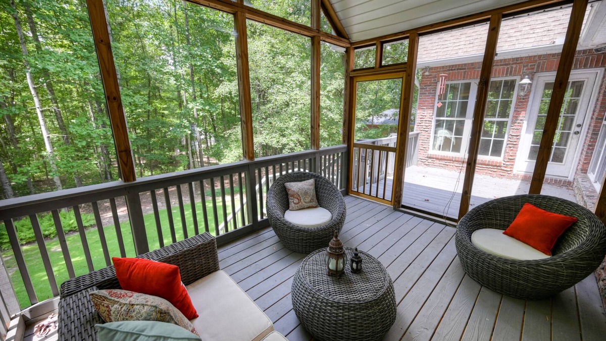 Auburn - Opelika House | On border of Auburn & Opelika. Just off exit 57, easy access to both downtowns!