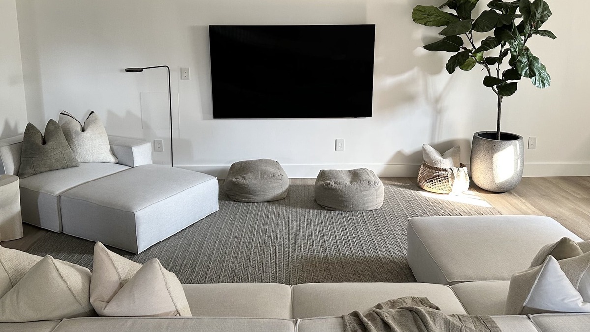 Merritton House | On Cloud Wine | Modern Bungalow | Bubbly Bar, Fire Pit, Badminton