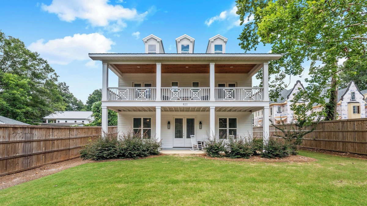 Pickwood House | On College Street in Auburn! Less than a mile to Toomer's