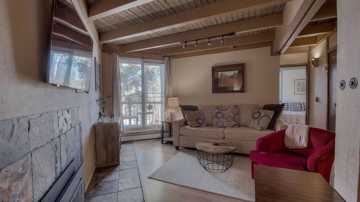 Wildernest Condo | On free bus route, 15 minutes to Copper and Keysto
