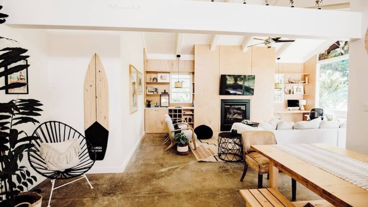 Princeville House | On Golf Course, Cedar Hot Tub, Walk to Beach, Market, Trails! BOHO Modern