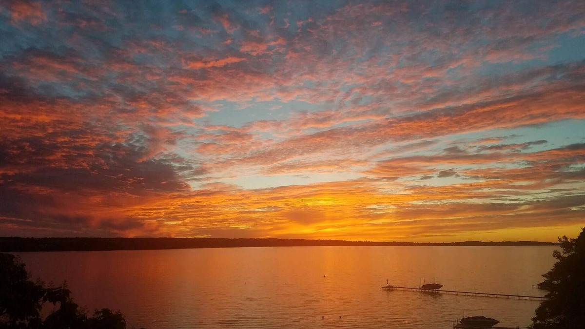 Town of Owasco House | ON LAKE: Private Beach, Central Air, Kayaks, Sunsets,Boat Dock & Clean Swimming!