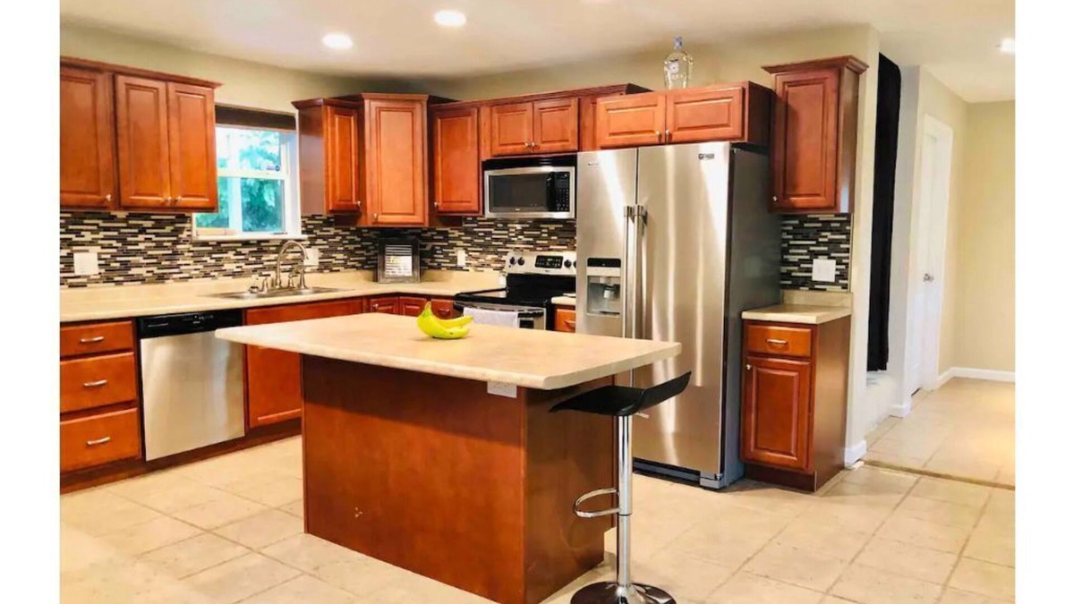 Syracuse House | “On Lake Time” a 💎 in the ❤️ of Lake Wawasee